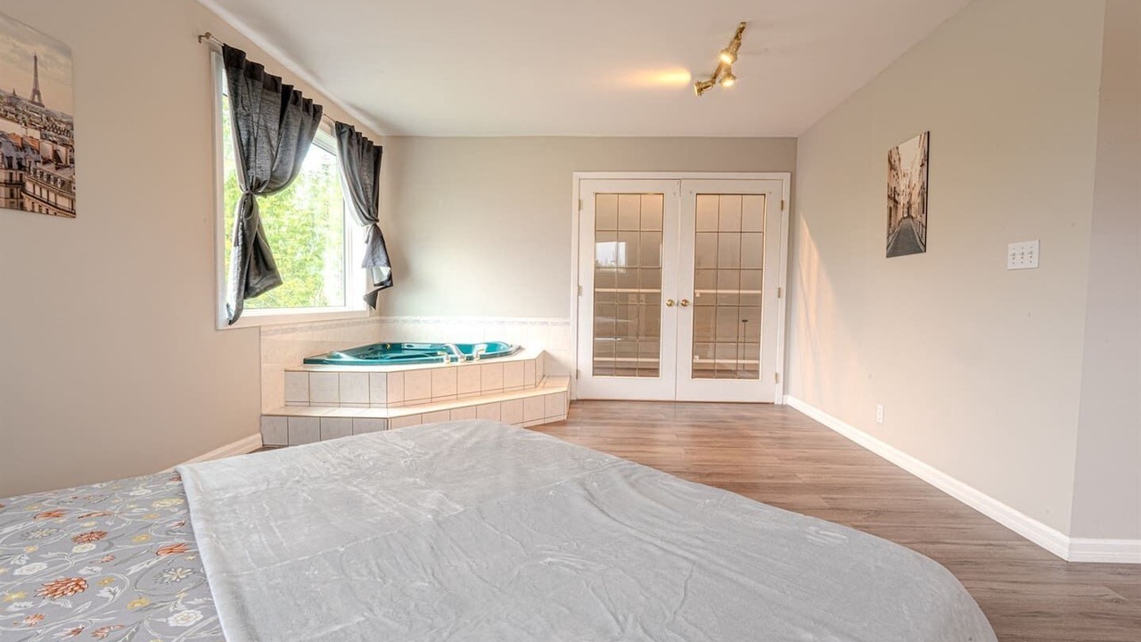 Photo of Others in Crescent Heights