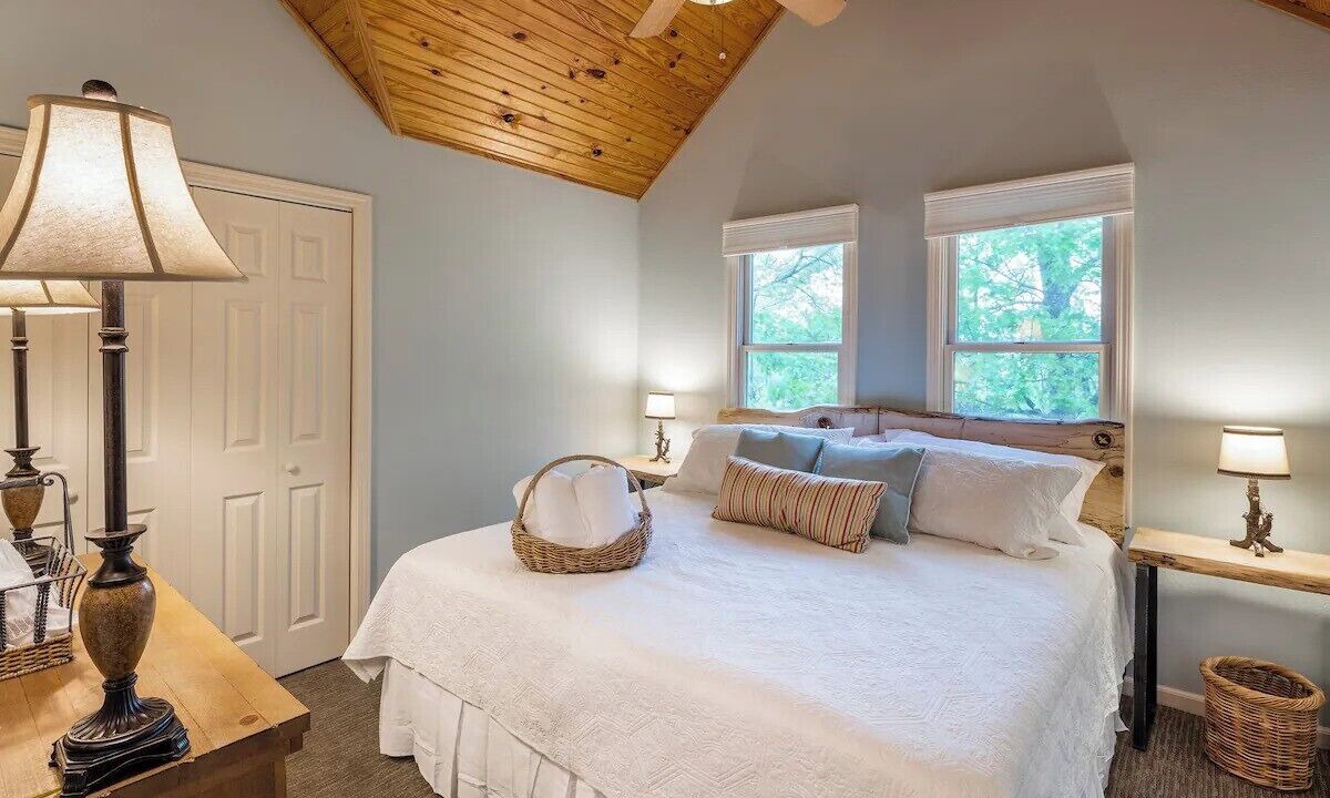 Photo of Bedroom in Camdenton