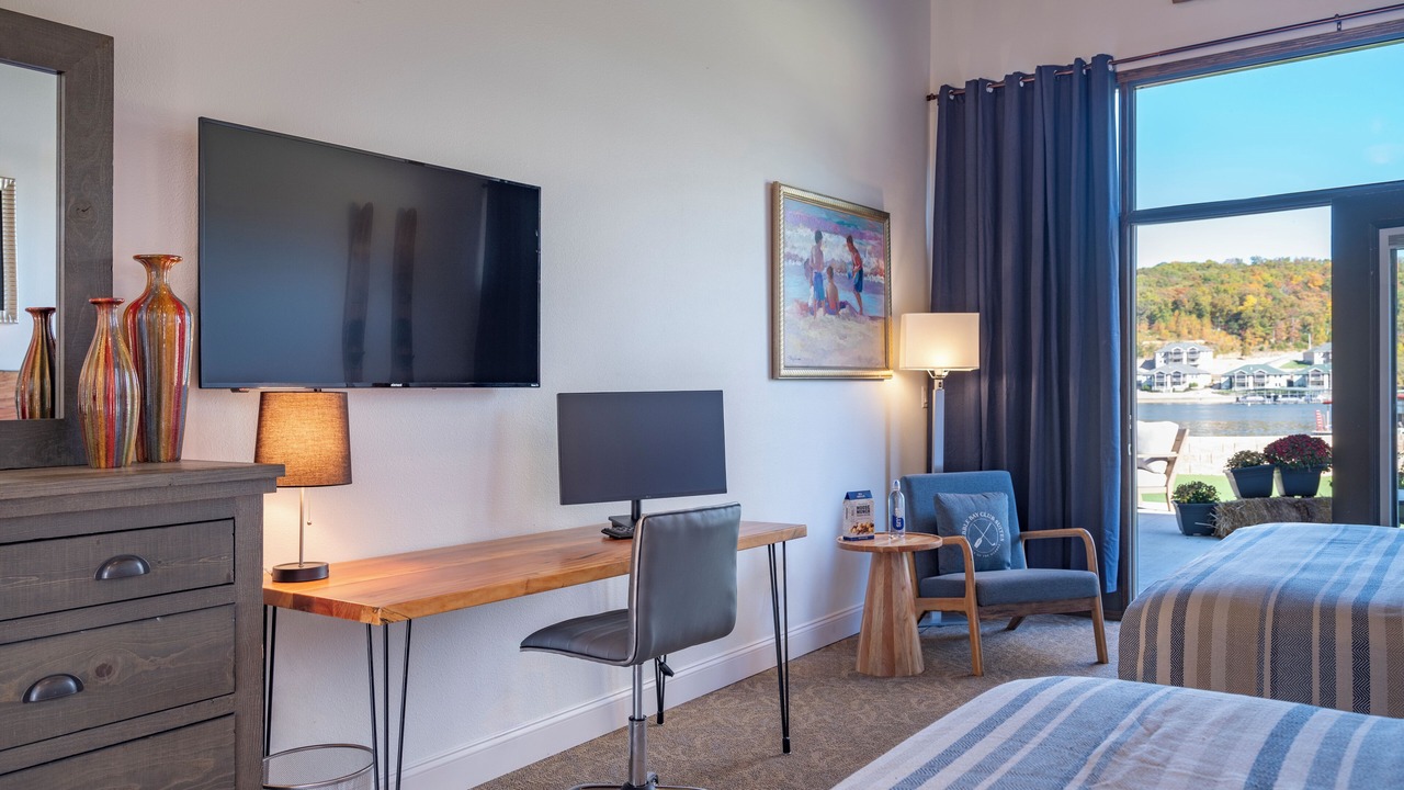 Photo of Bedroom in Camdenton