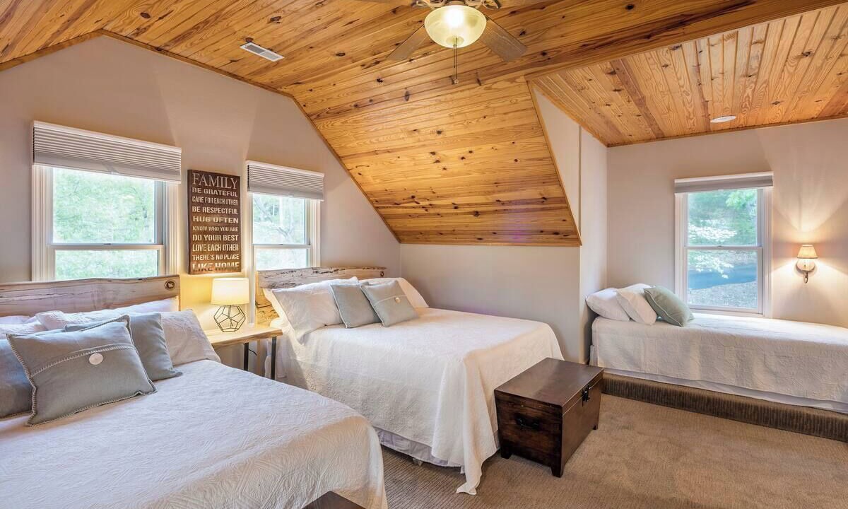 Photo of Bedroom in Camdenton