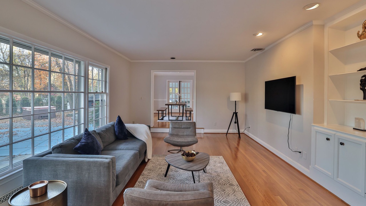 Photo of Livingroom in McLean