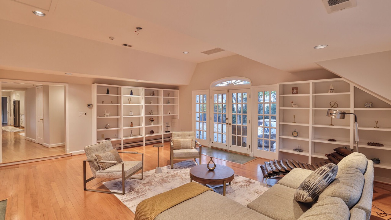 Photo of Livingroom in McLean