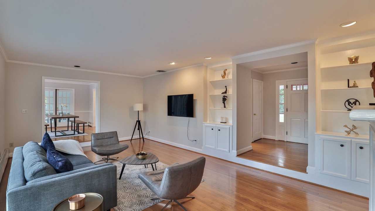 Photo of Livingroom in McLean