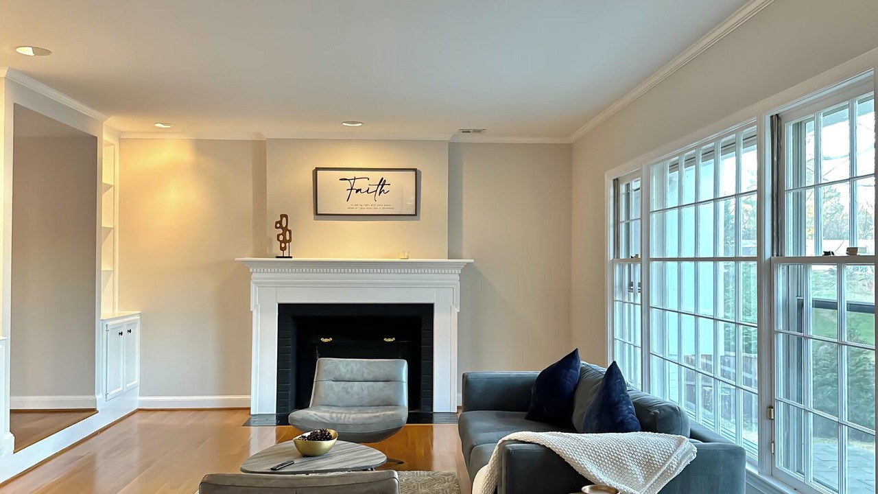 Photo of Livingroom in McLean