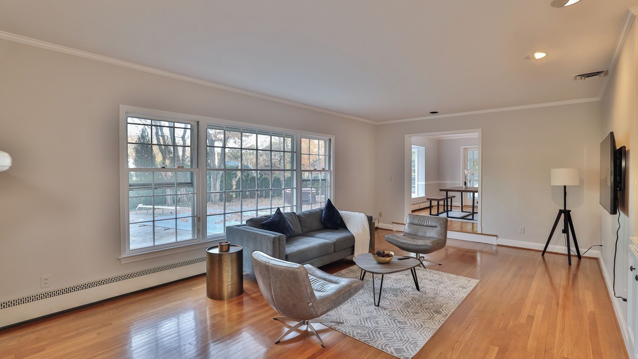 Photo of Livingroom in McLean