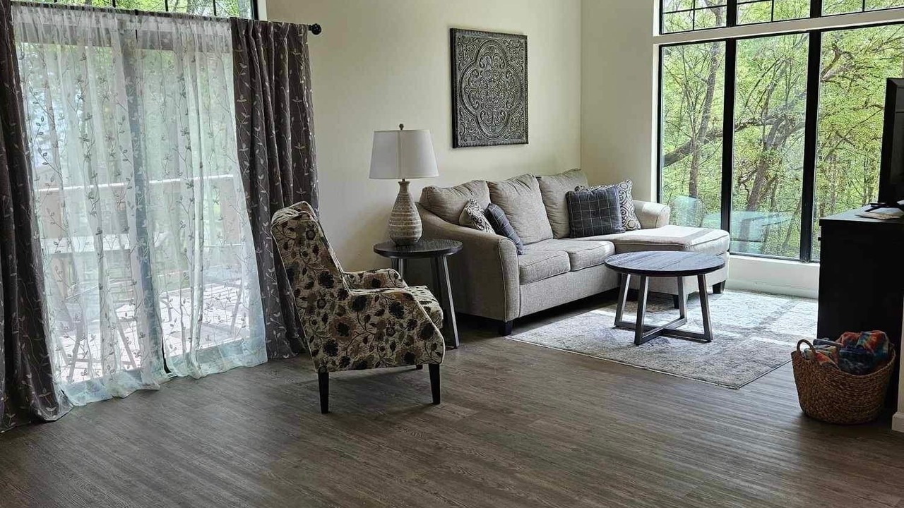 Photo of Livingroom in Pointblank