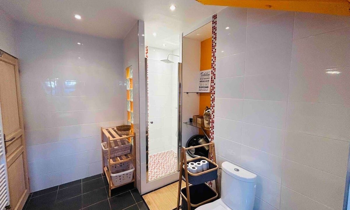 Photo of Others in Jamin