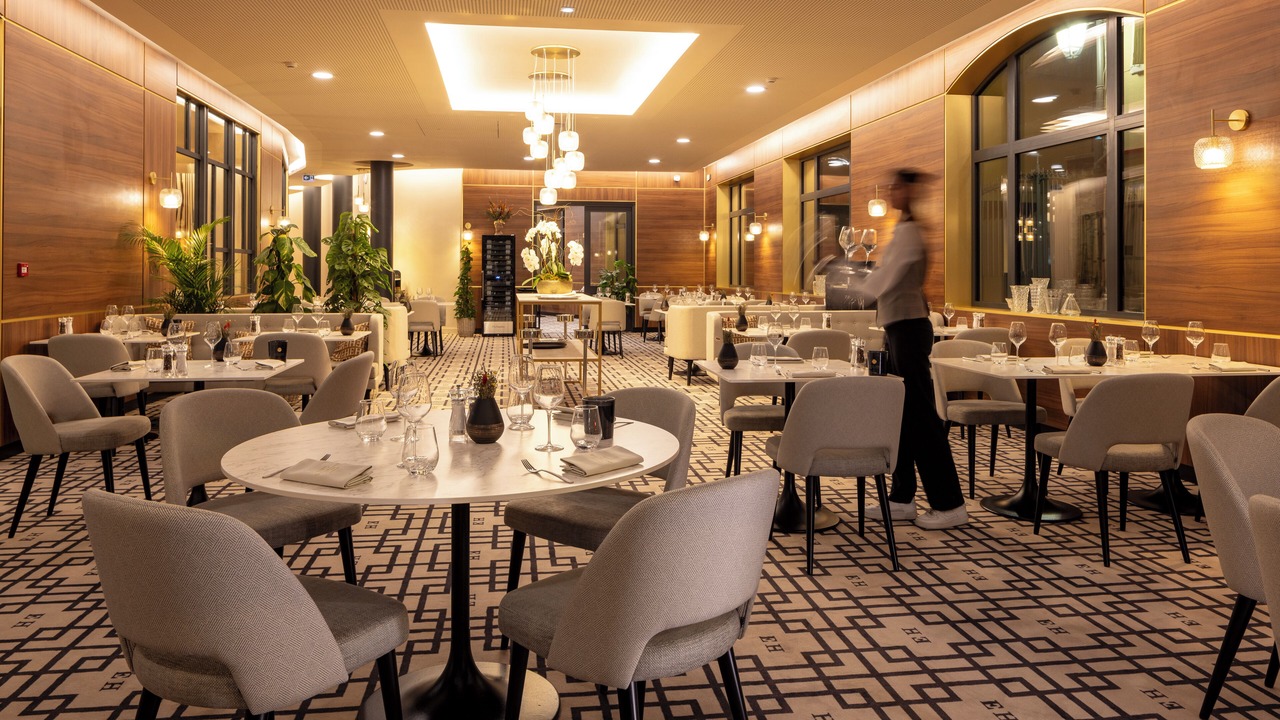 Photo of Others in Sens