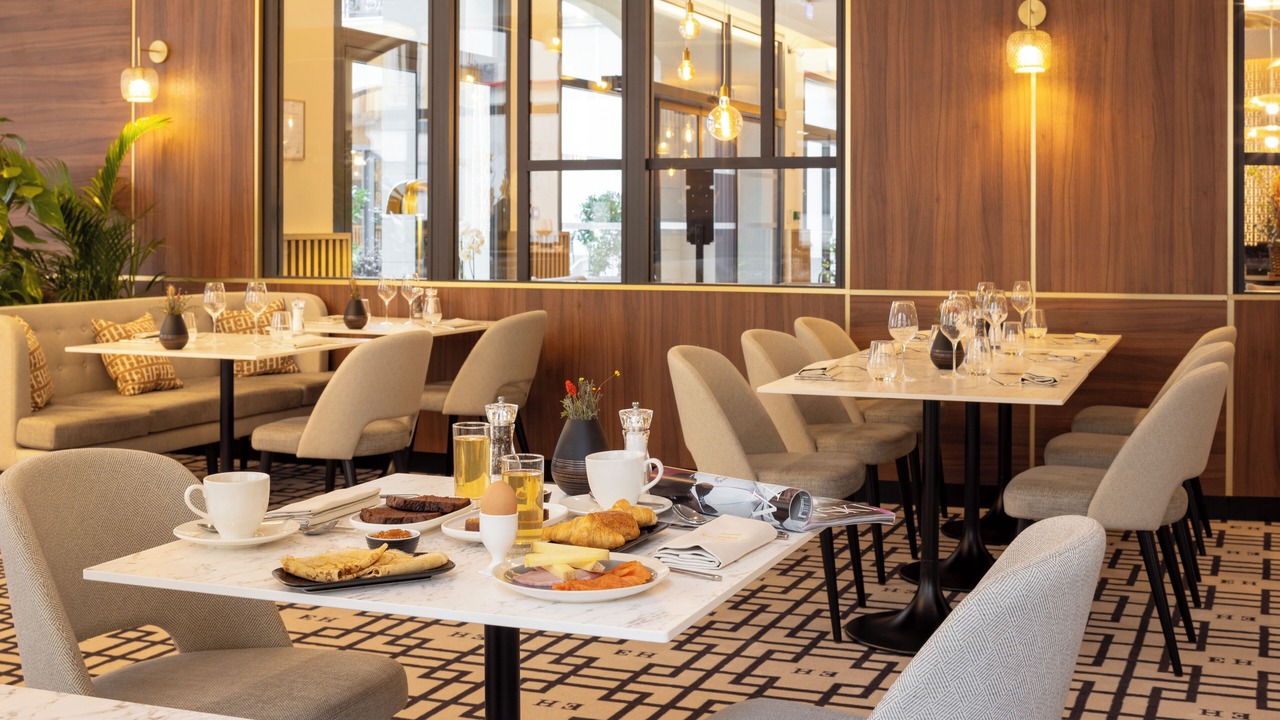 Photo of Others in Sens