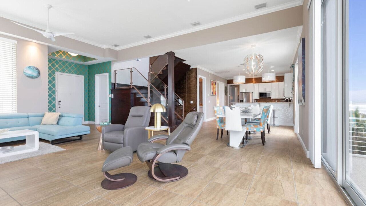 Photo of Livingroom in Beverly Beach
