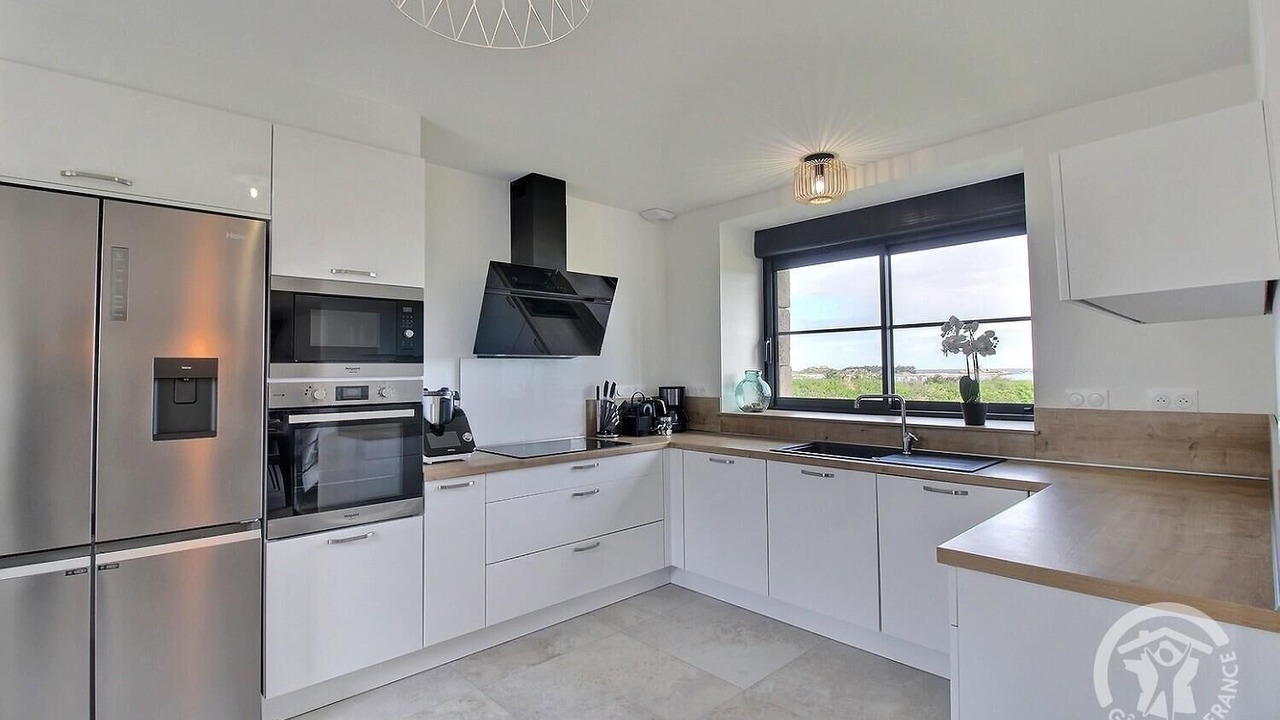 Photo of Kitchen in Plougrescant