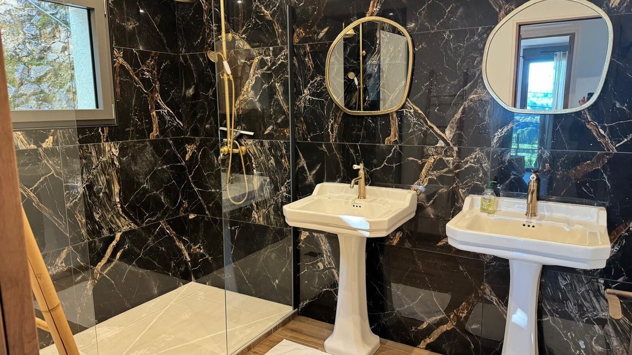 Photo of Others in Cales