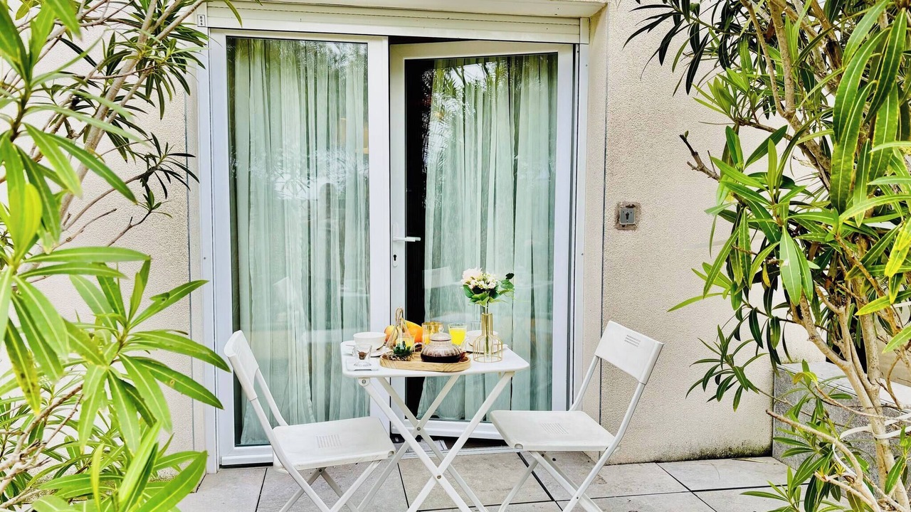 Photo of Outdoor in Hopitaux-Facultes