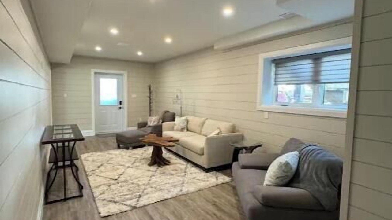 Photo of Livingroom in Honey Harbour