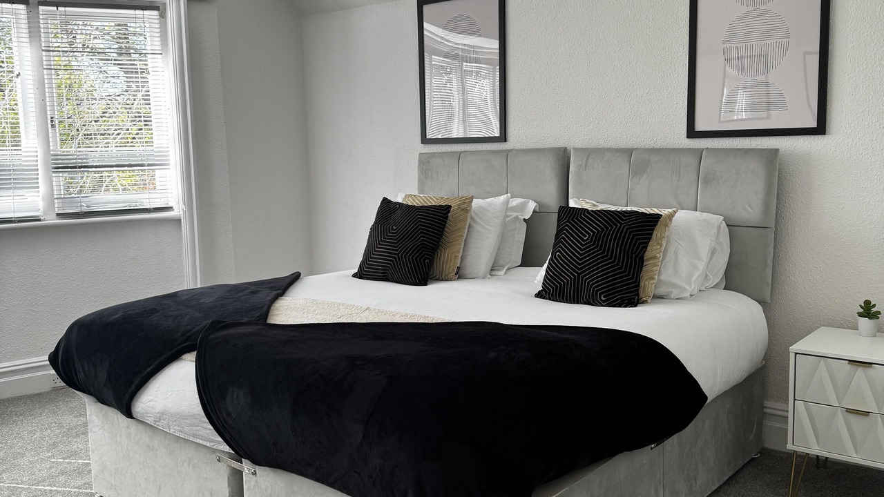 Photo of Others in Canford Cliffs