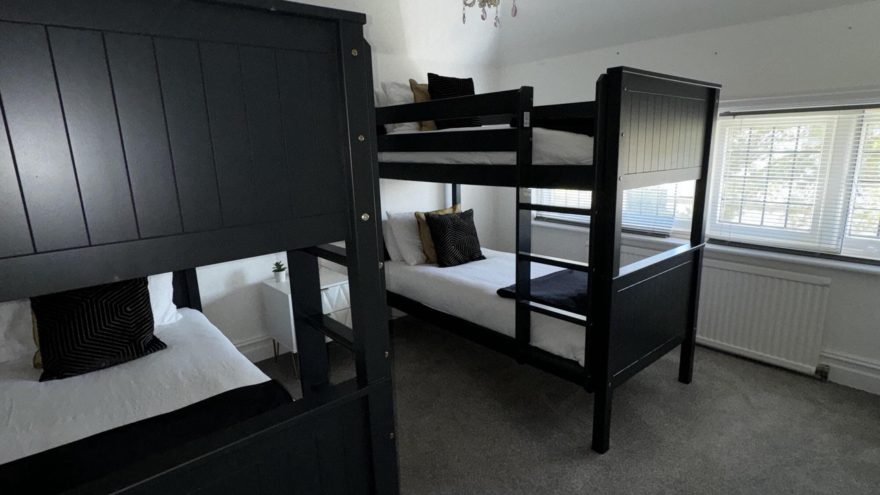 Photo of Others in Canford Cliffs