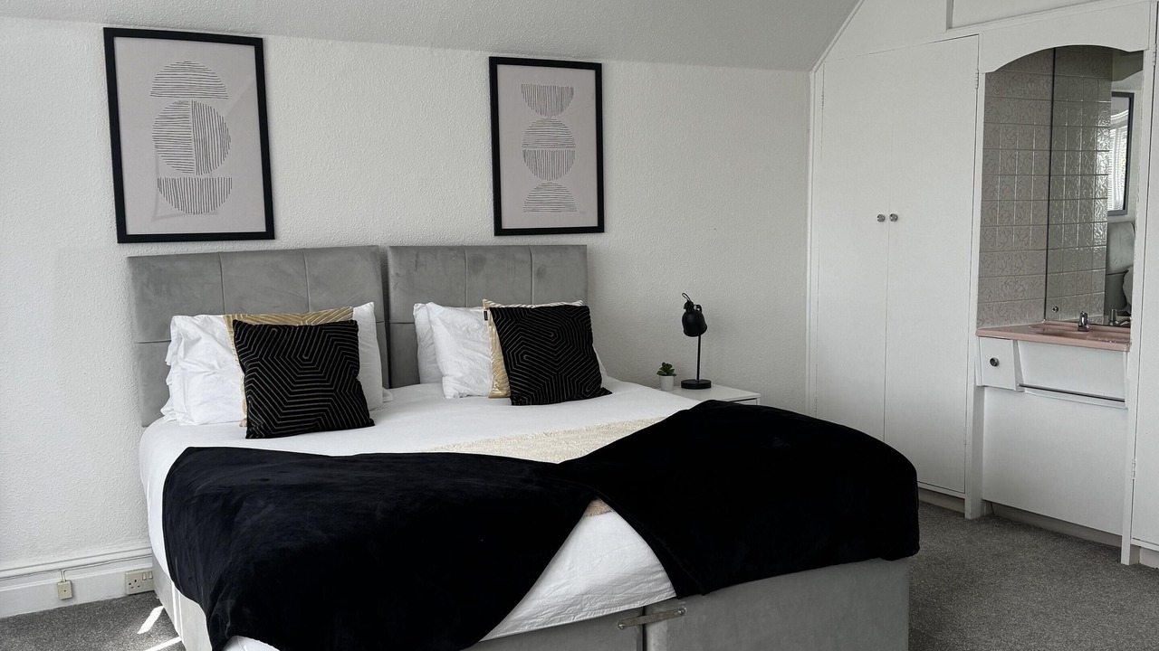 Photo of Others in Canford Cliffs