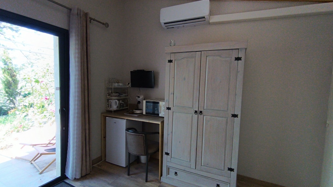 Photo of Others in Murs