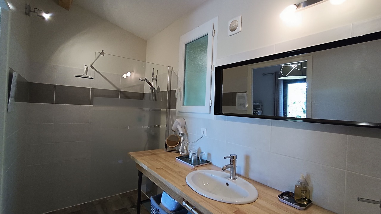 Photo of Others in Murs