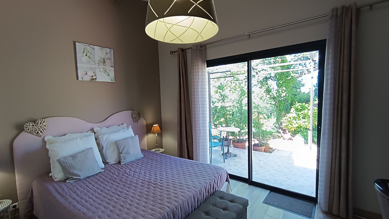 Photo of Others in Murs