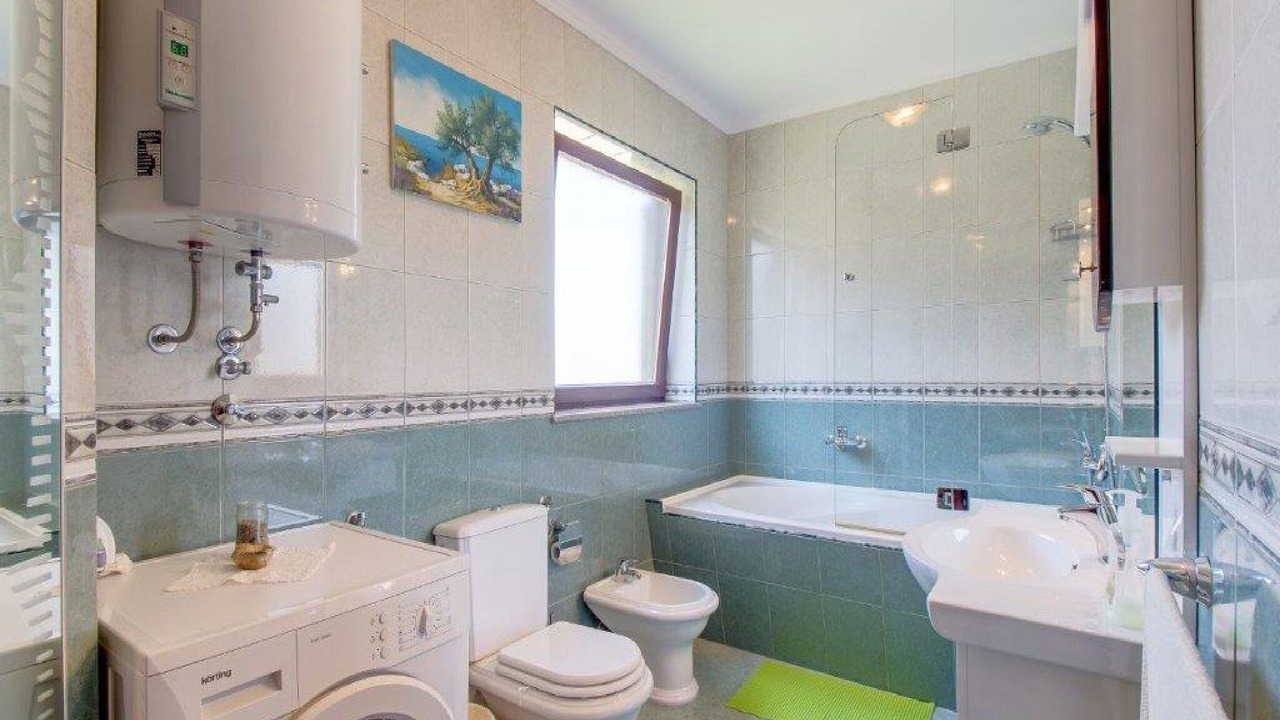 Photo of Bathroom in Cove Murtar