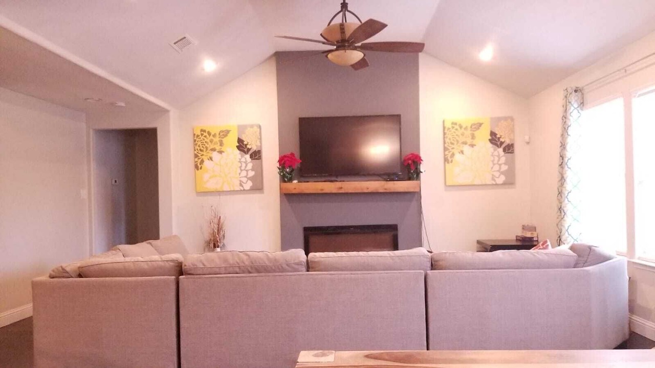 Photo of Livingroom in North Central Carrollton