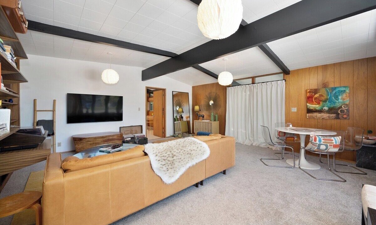 Photo of Livingroom in Southwestern Sacramento