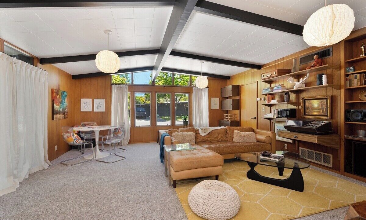 Photo of Livingroom in Southwestern Sacramento