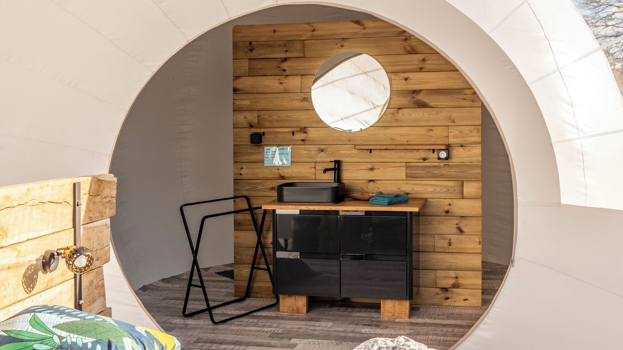 Photo of Others in Lindry