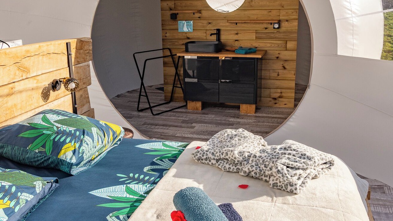 Photo of Others in Lindry