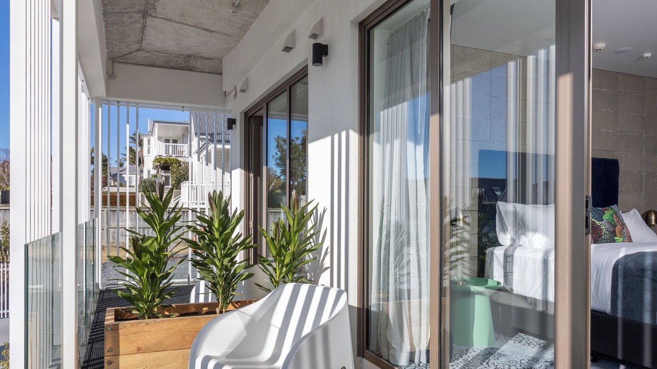 Photo of Others in Ponsonby