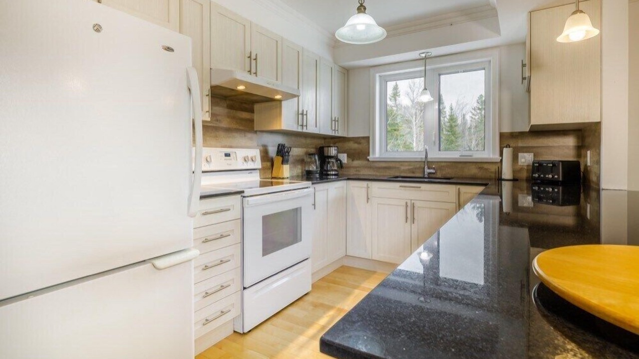 Photo of Kitchen in Petite-Riviere-Saint-Francois