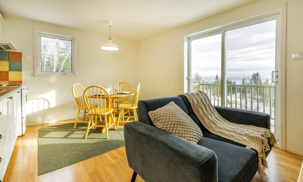 Photo of Livingroom in Petite-Riviere-Saint-Francois