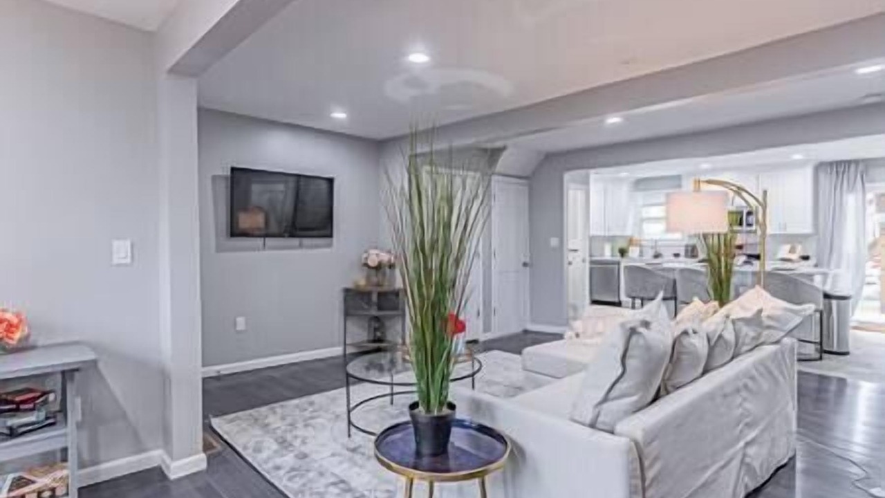 Photo of Others in Vauxhall