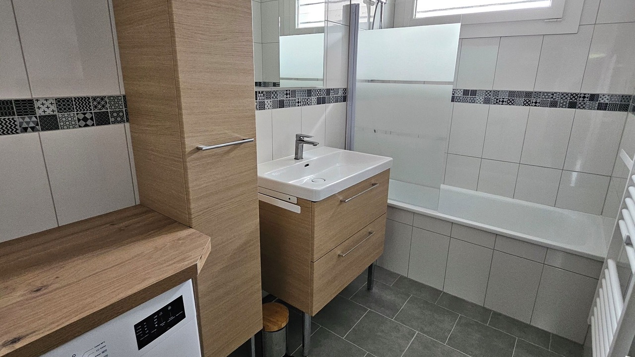 Photo of Others in Avaray