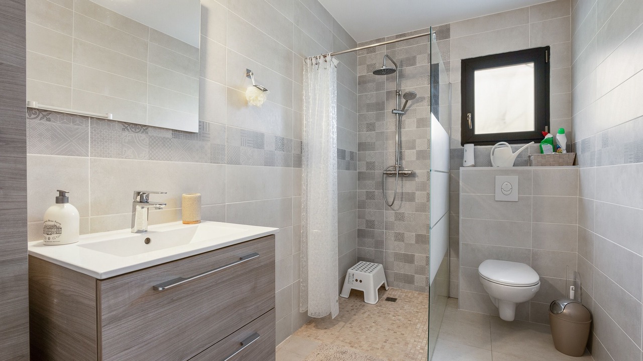 Photo of Bathroom in Nezignan-L'Eveque