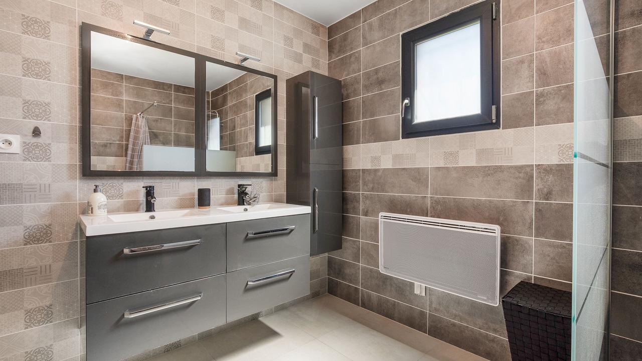 Photo of Bathroom in Nezignan-L'Eveque