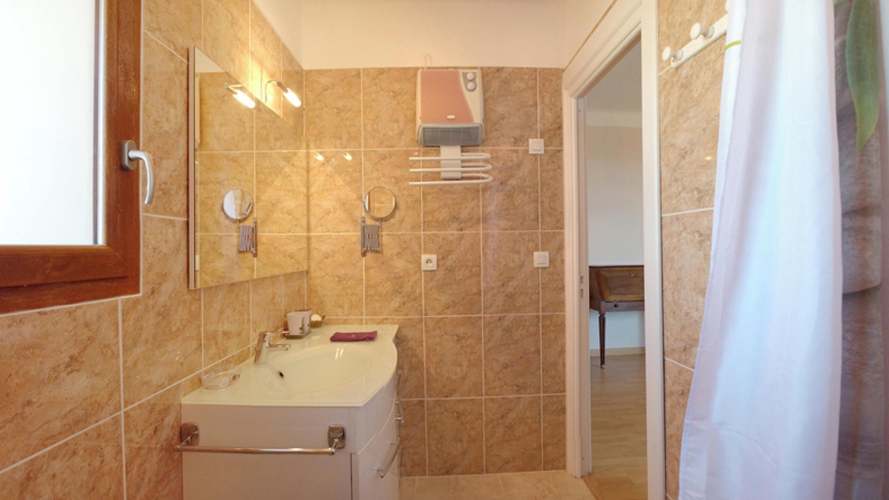 Photo of Bathroom in Ventenac-Cabardes