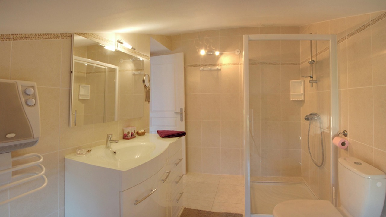 Photo of Bathroom in Ventenac-Cabardes