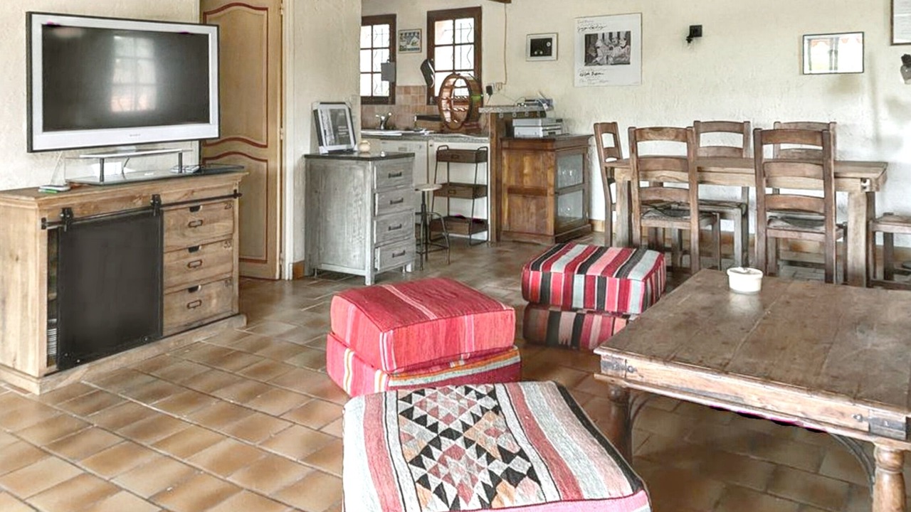 Photo of Livingroom in Entrecasteaux