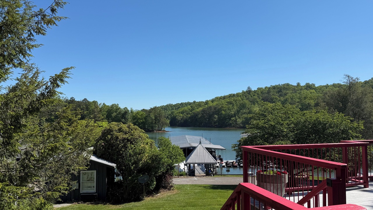Photo of Bedroom in Hiawassee