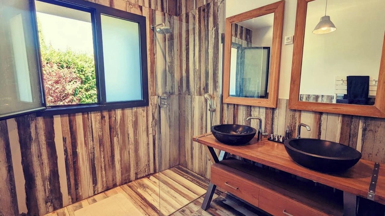 Photo of Bathroom in Parmain