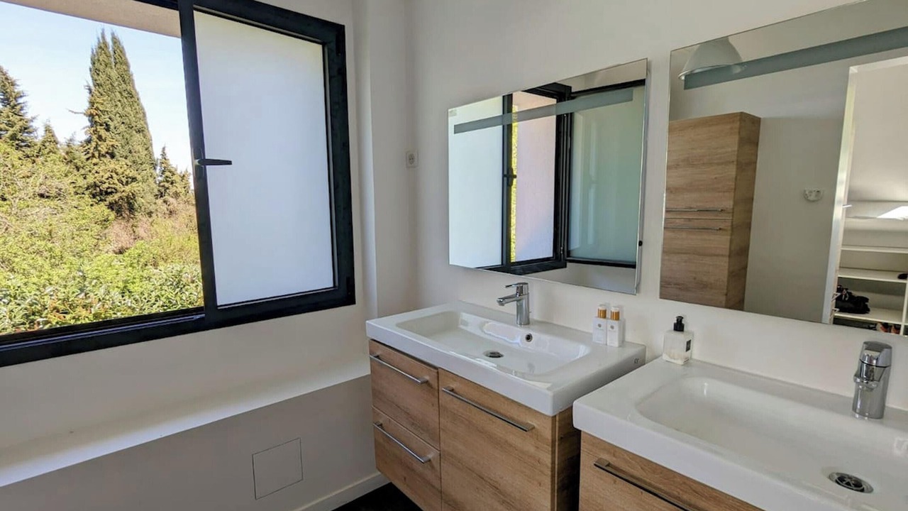 Photo of Bathroom in Parmain