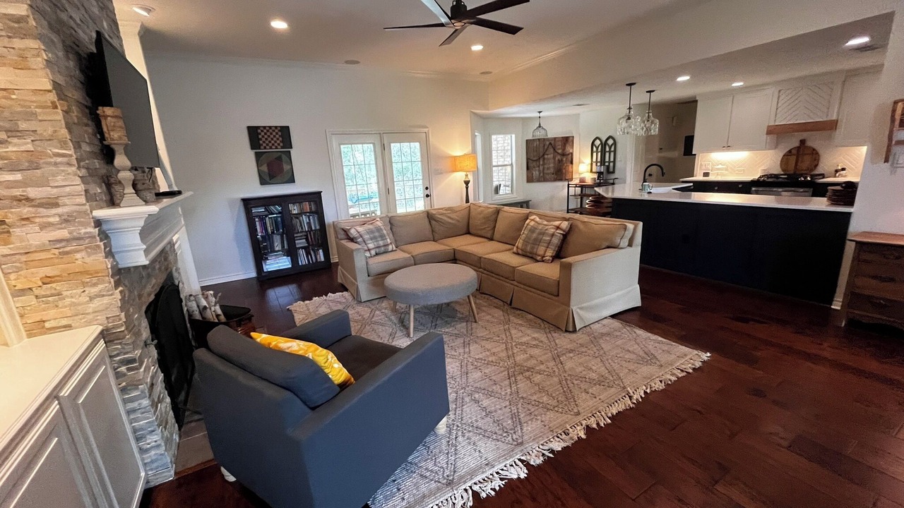 Photo of Livingroom in College Station