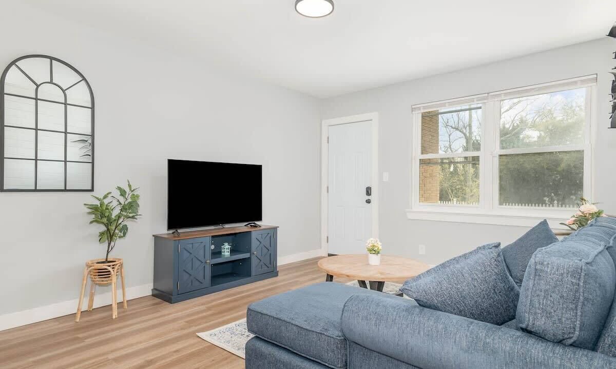 Photo of Others in Cottage Line