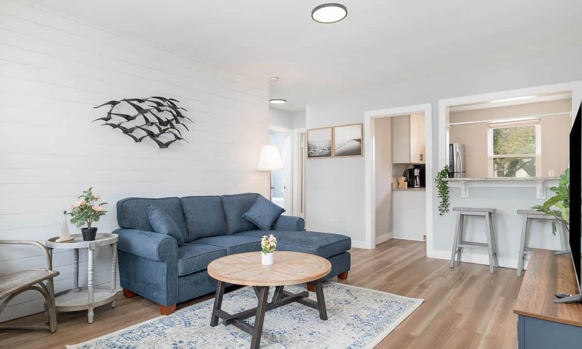 Photo of Others in Cottage Line