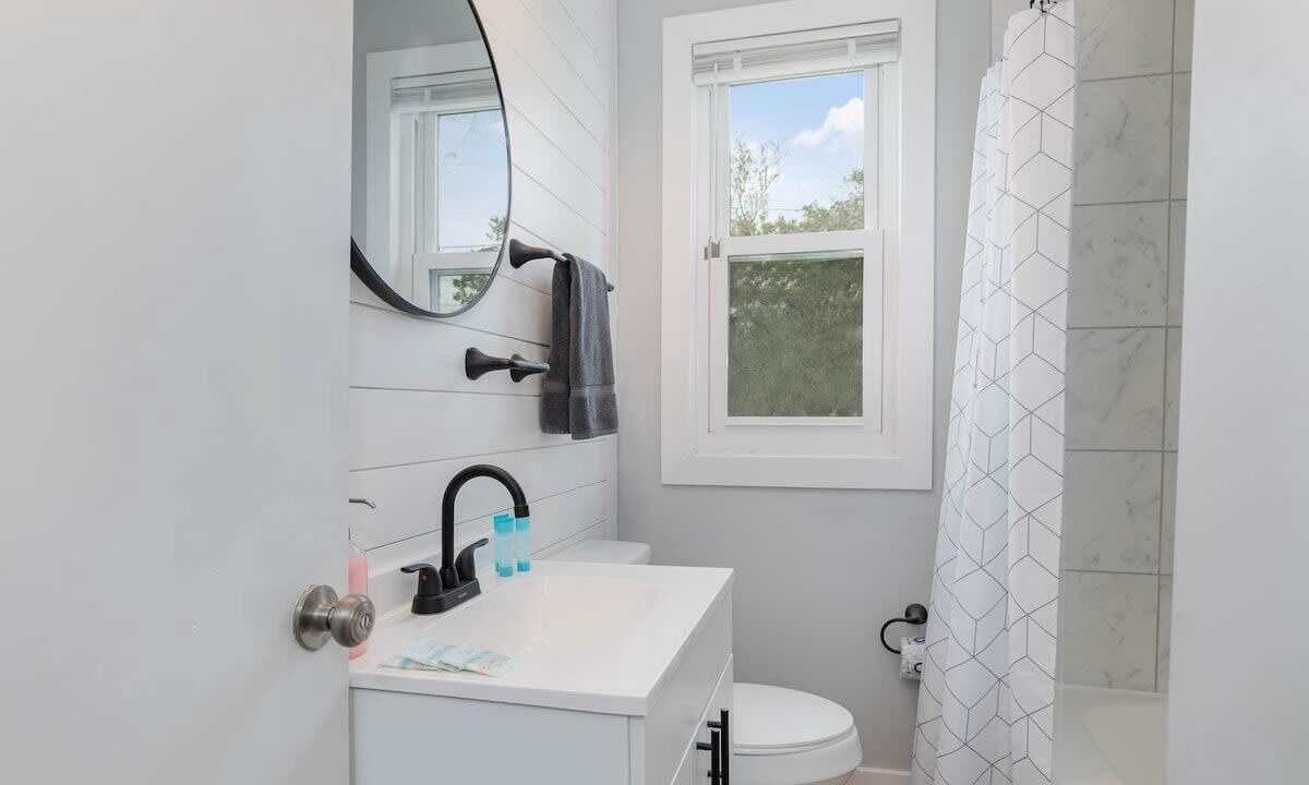 Photo of Others in Cottage Line