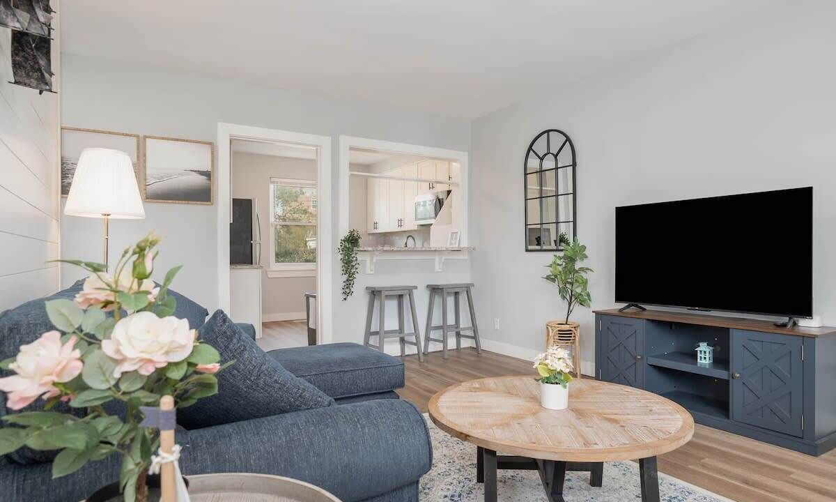 Photo of Others in Cottage Line