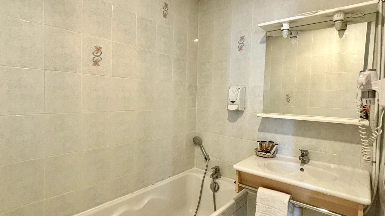 Photo of Bathroom in Albertville