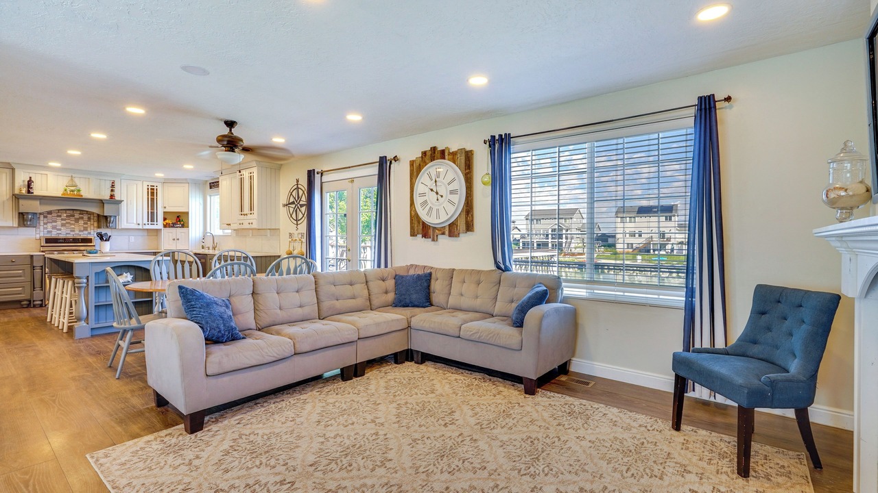 Photo of Livingroom in Stansbury Park